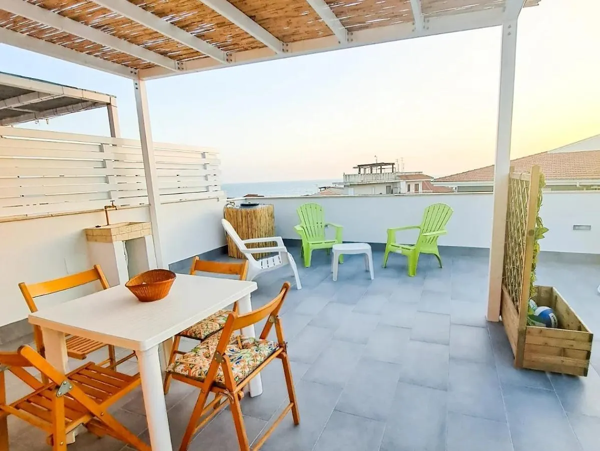マリーナ・ディ・ラグーザGreenmarine Apt With Sea-View Terraceアパートメント