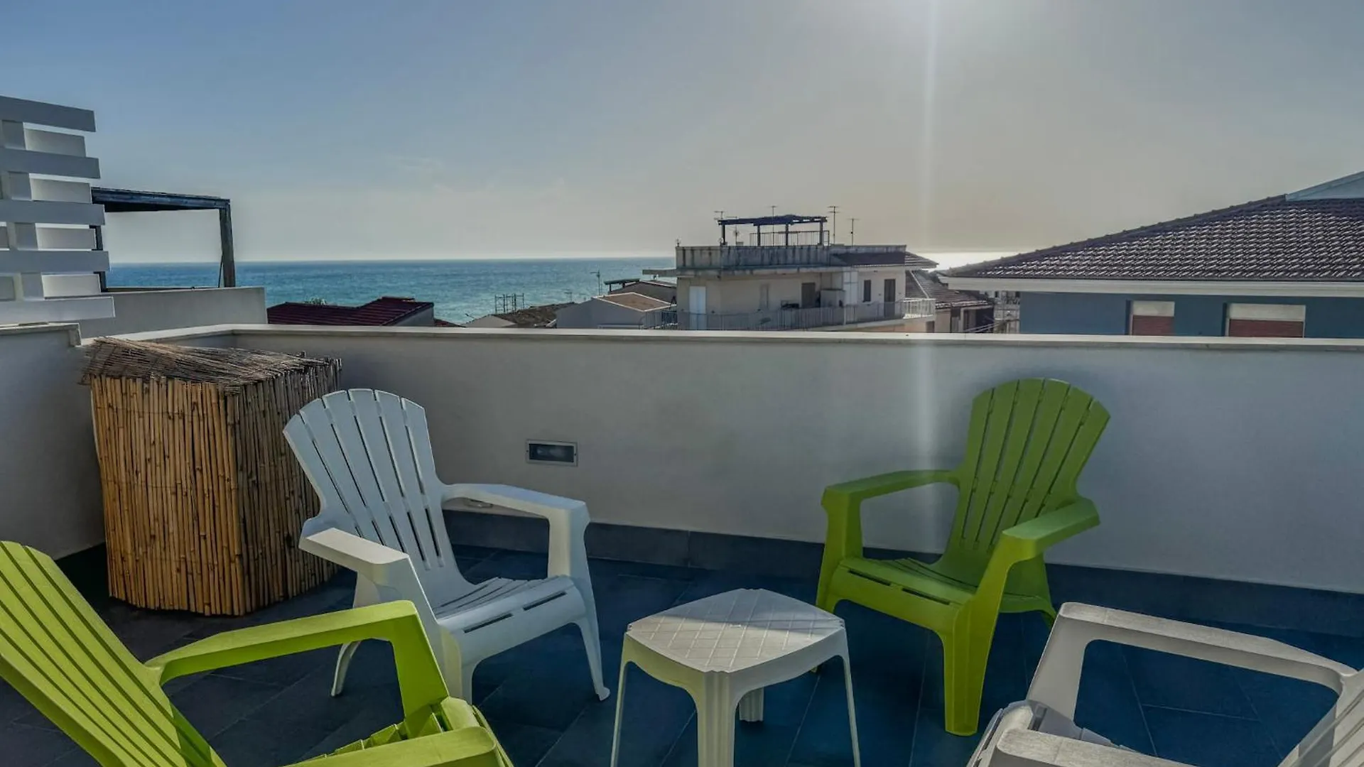 アパート マリーナ・ディ・ラグーザGreenmarine Apt With Sea-View Terraceアパートメント